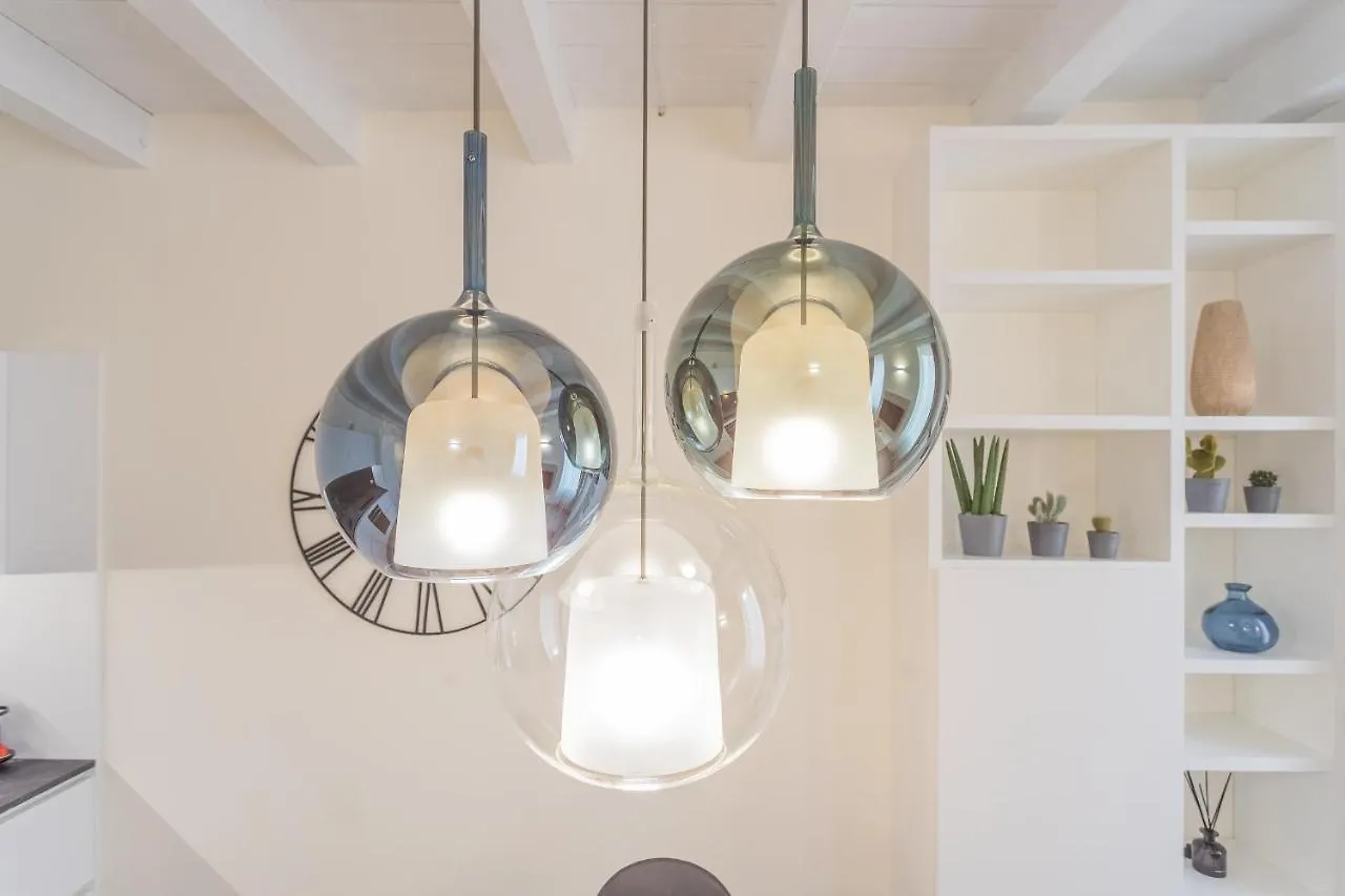 Modern & Stylish Apartment In Como City By Rent All 科莫
