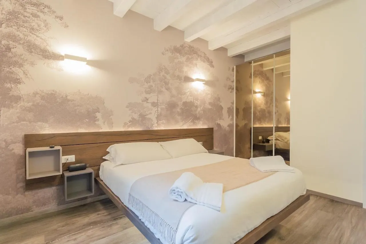 Modern & Stylish Apartment In Como City By Rent All Como