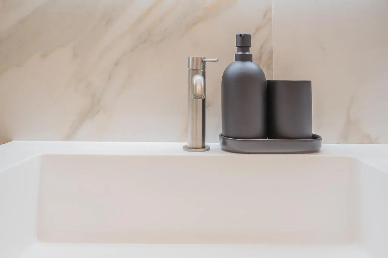 Modern & Stylish Apartment In Como City By Rent All 科莫