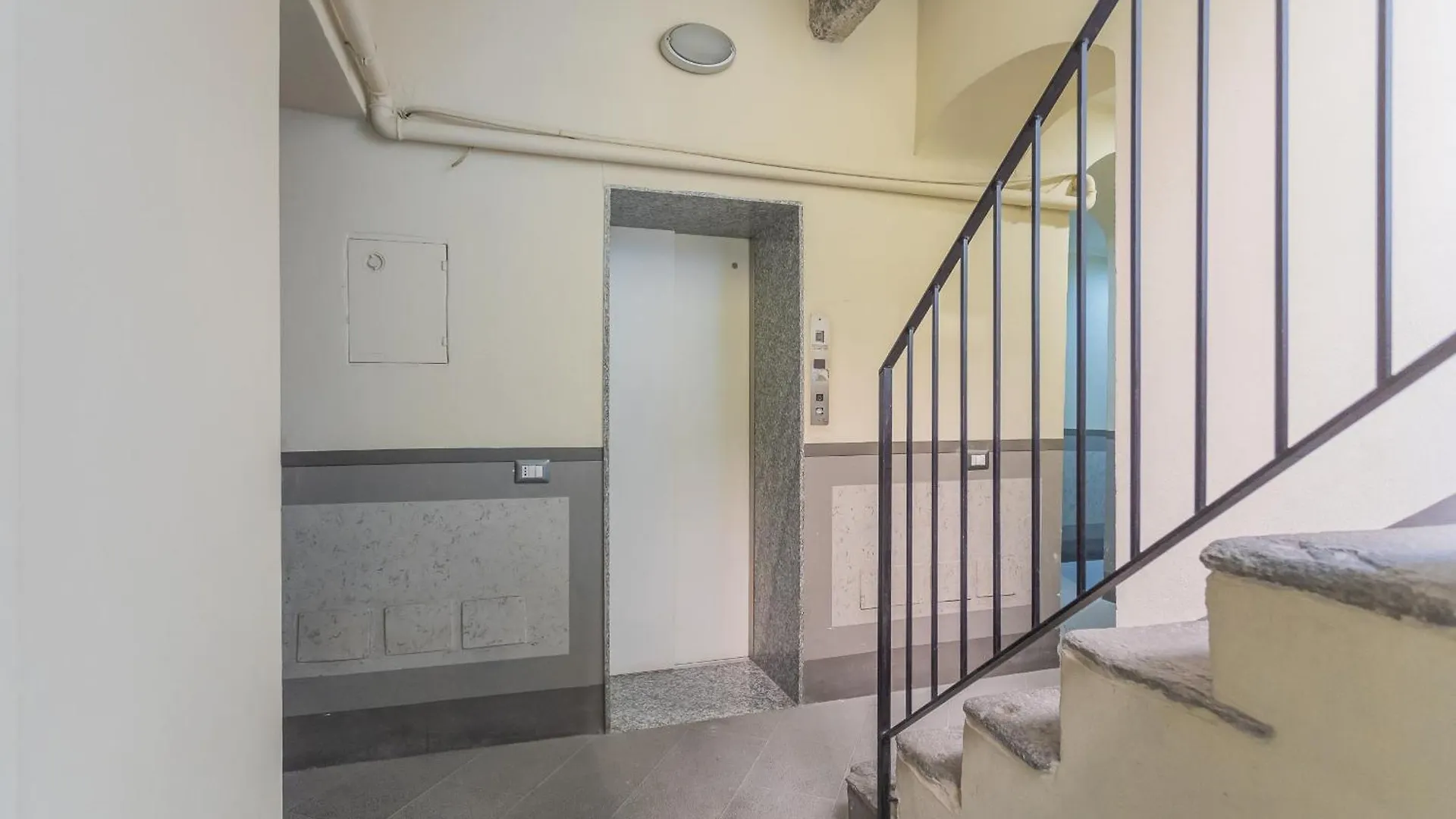 Modern & Stylish Apartment In Como City By Rent All 科莫