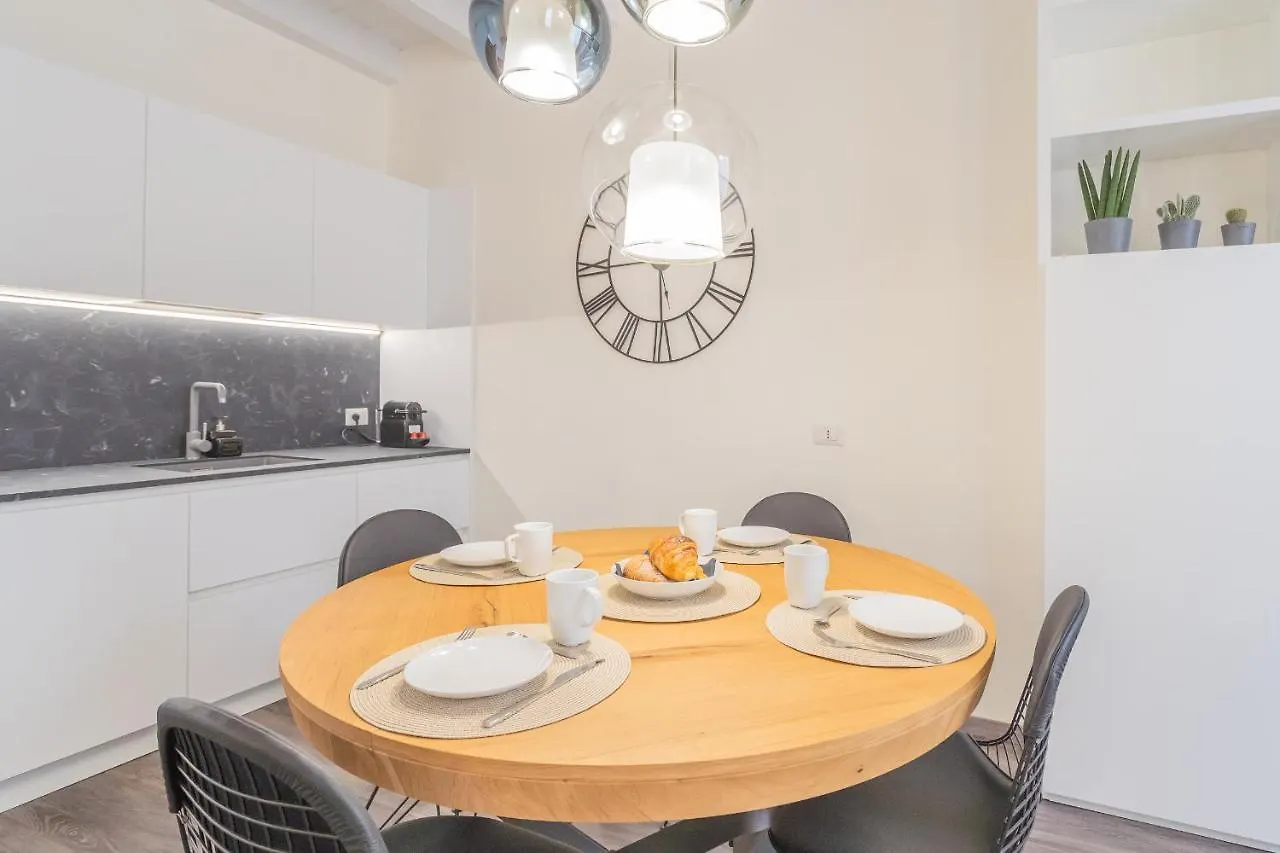 Modern & Stylish Apartment In Como City By Rent All 코모