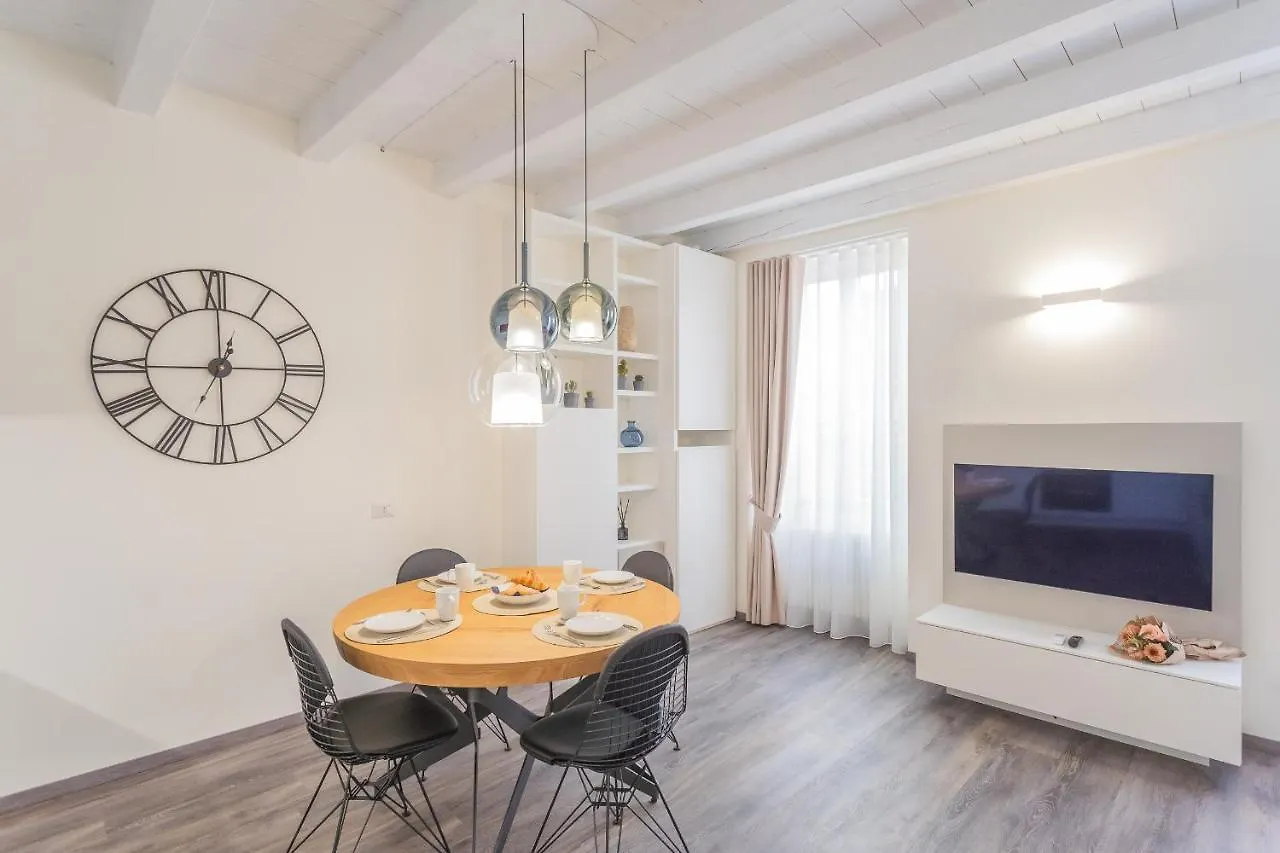 Modern & Stylish Apartment In Como City By Rent All Como