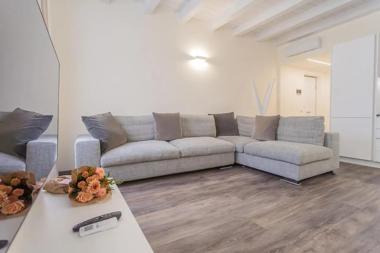 Modern & Stylish Apartment In Como City By Rent All Como Italy