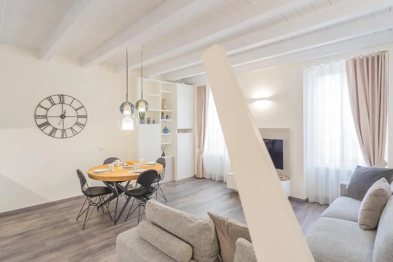 Modern & Stylish Apartment In Como City By Rent All Como