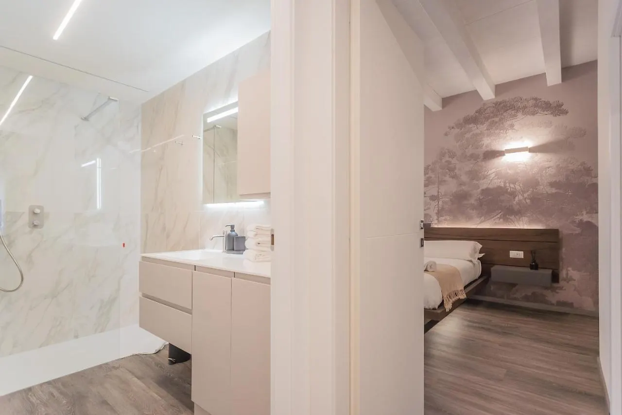 Modern & Stylish Apartment In Como City By Rent All Como Italy