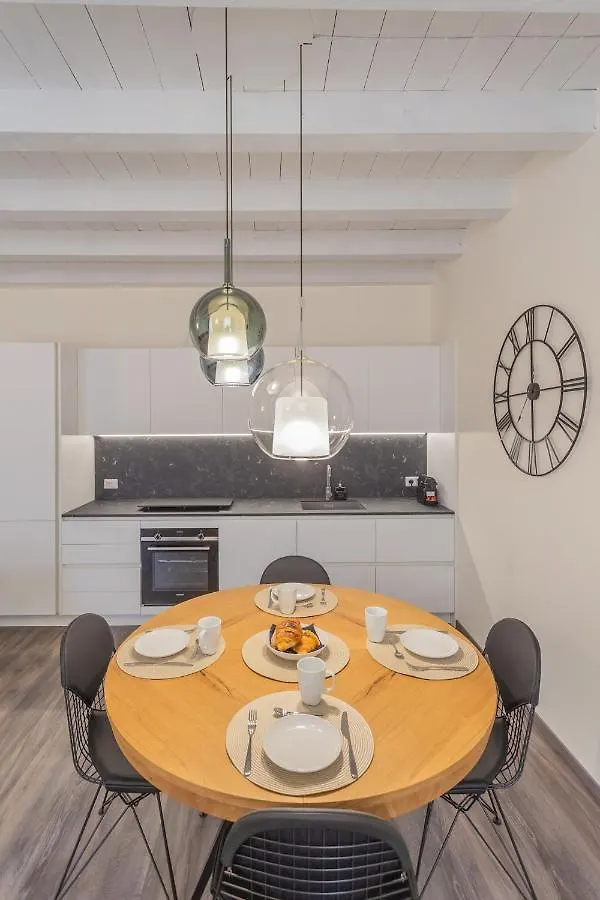 Modern & Stylish Apartment In Como City By Rent All Como