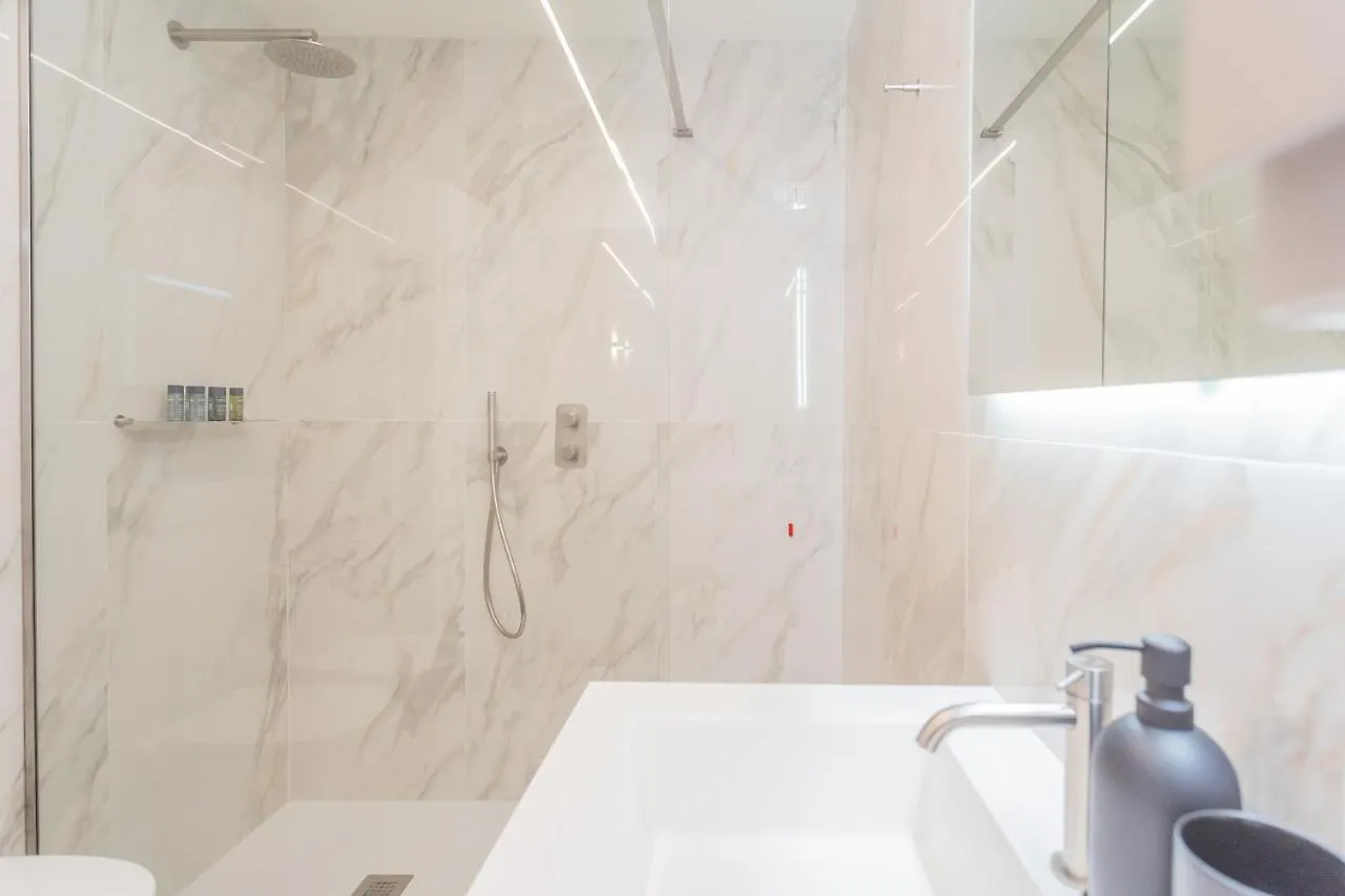 Modern & Stylish Apartment In Como City By Rent All Como 0*,